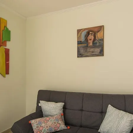 Alexandra's - Port Of Apartment