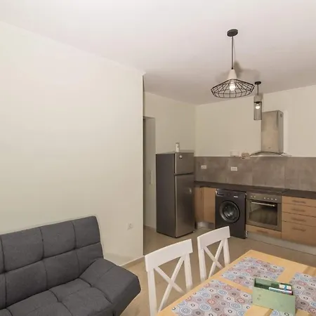 Alexandra's - Port Of Apartment